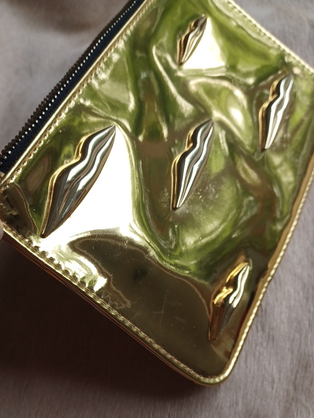 NARS Gold Cosmetic Bag - Picture 3 of 11